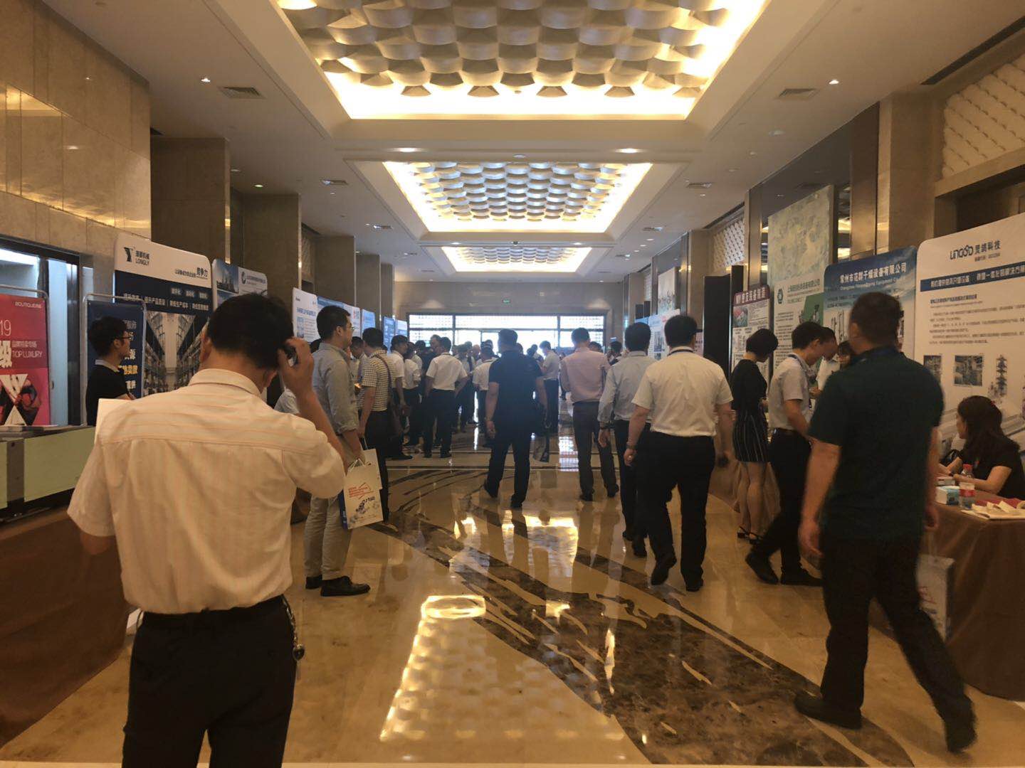 日韩人妻无码精品-专区